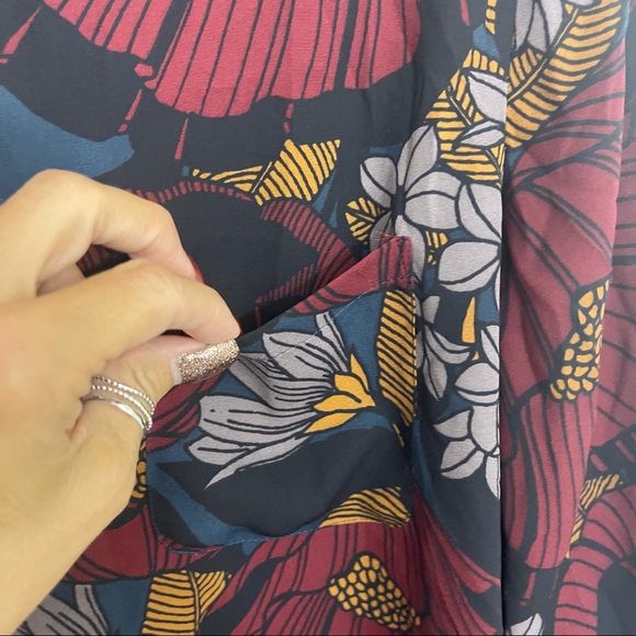 LOFT Autumn Blossom Front Pocket Roll Tab Polyester Career Blouse - Picture 7 of 10